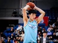 乐鱼体育官方网站-青岛持续对杨瀚森进行特训！NBA级教练个性化指导投篮，积极态度助力融入的简单介绍