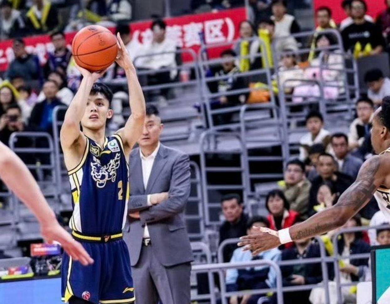 对手表现低迷，被球队轻松击败