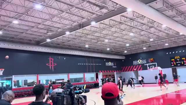 NBA后卫杨慕成加入国家队，备战国际篮球比赛的简单介绍