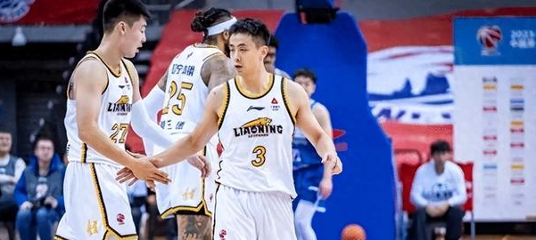 关于北京男篮战胜广州队，表现抢眼场场取胜的信息