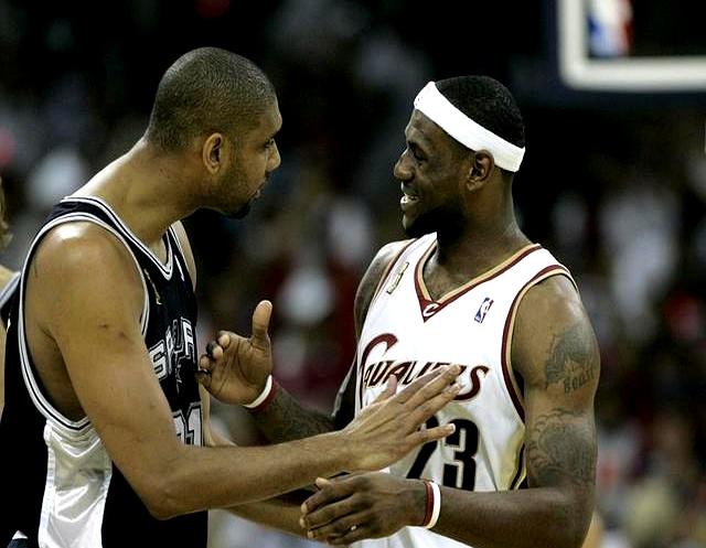 NBA：文班亚马谈心目中的历史最佳阵容，库里、詹姆斯、邓肯、奥尼尔、乔丹的简单介绍